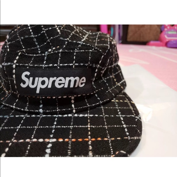 Brand new Supreme box logo Boucle hat.